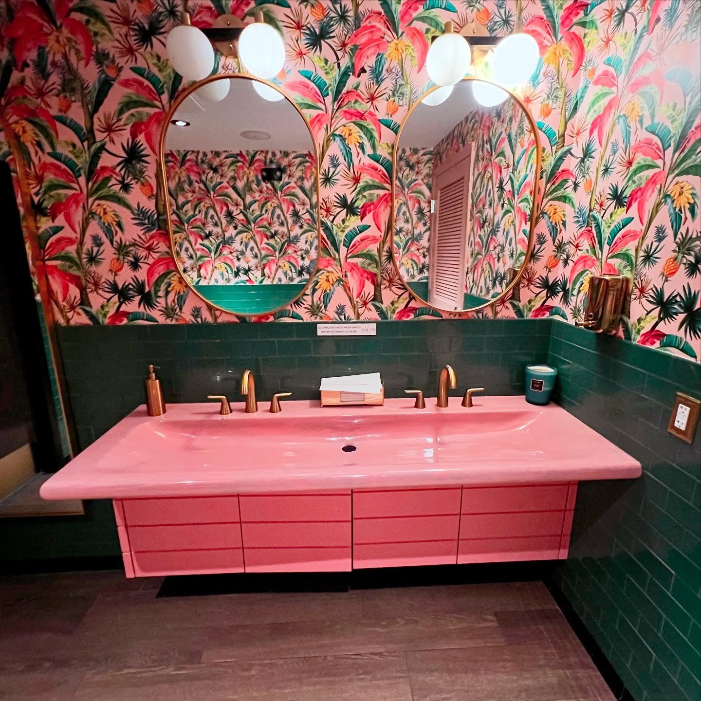 pompano pink⁣
⁣
// Our perfectly pink vanity sinks were hand carved and custom made for @southpmp