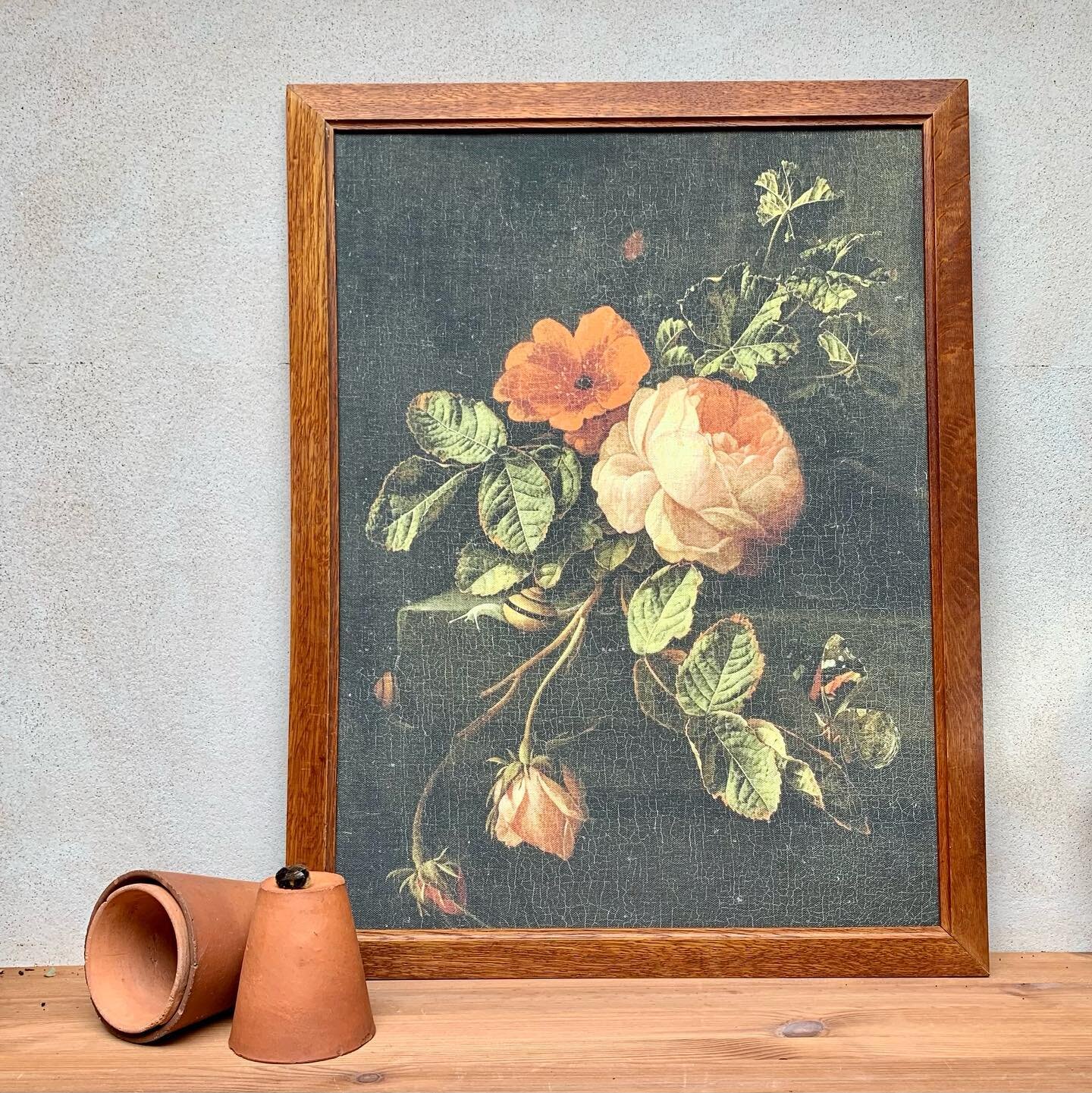 Just popped out to the workshop to photograph this beautiful dark floral print that I finished yesterday and thought I would give you an additional #floralfriday contribution! The vintage frame is just perfect for this still life on linen. It has all
