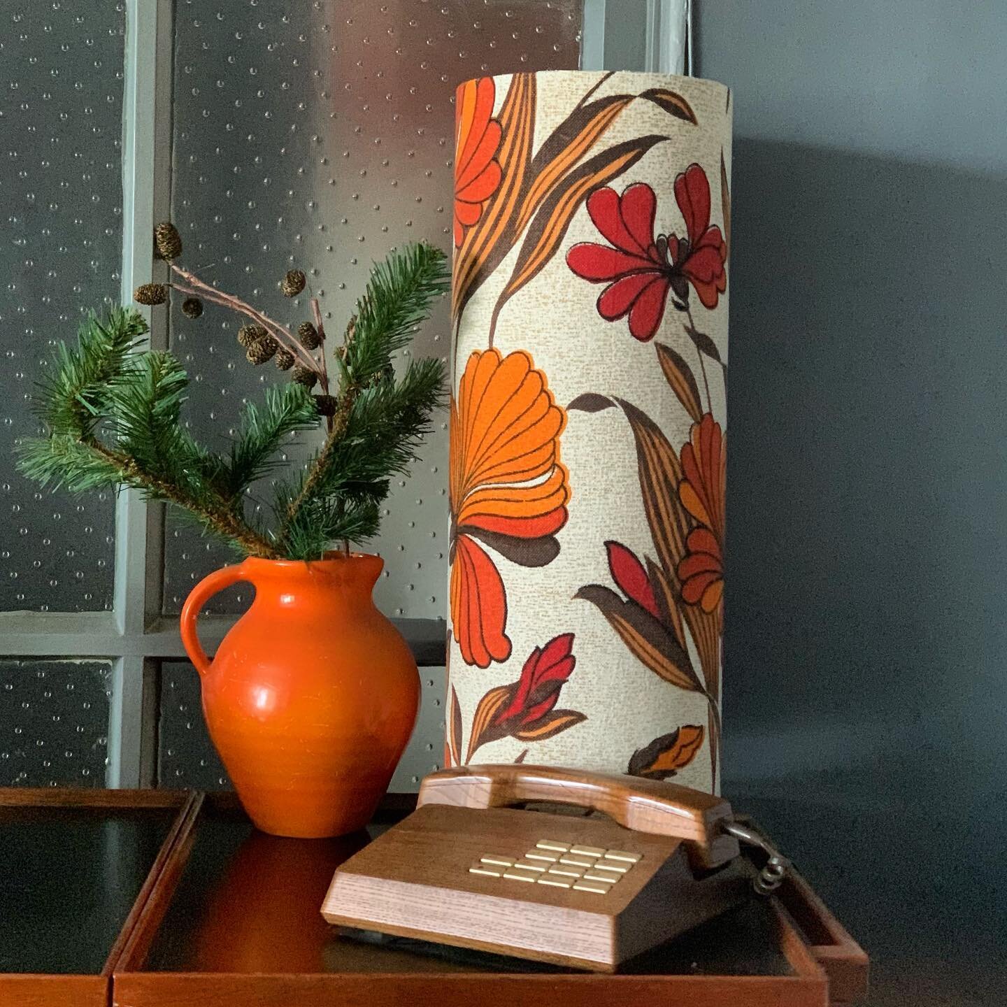 Mid century gorgeousness!
🧡
.
.
.
.
.
.
#howihome #myvintageabode #myvintagehome #midcenturymodern #midcenturyhome #brownandorange #teakfurniture #drinkscabinet #teakandblack #vintagelamp #bespokeinteriors #fleamarketstyle #oiginalfeatures #kettleof