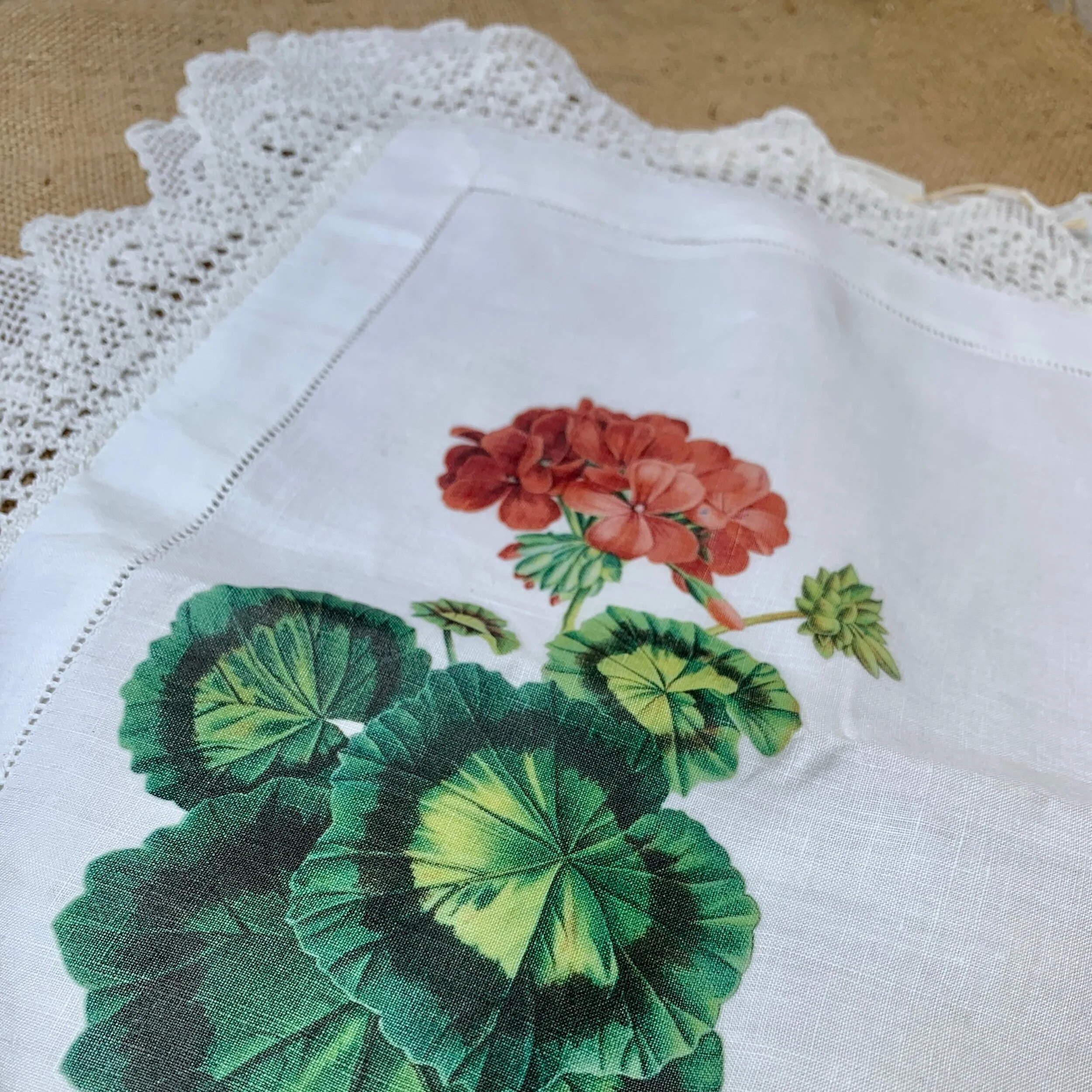 Geranium tray cloth