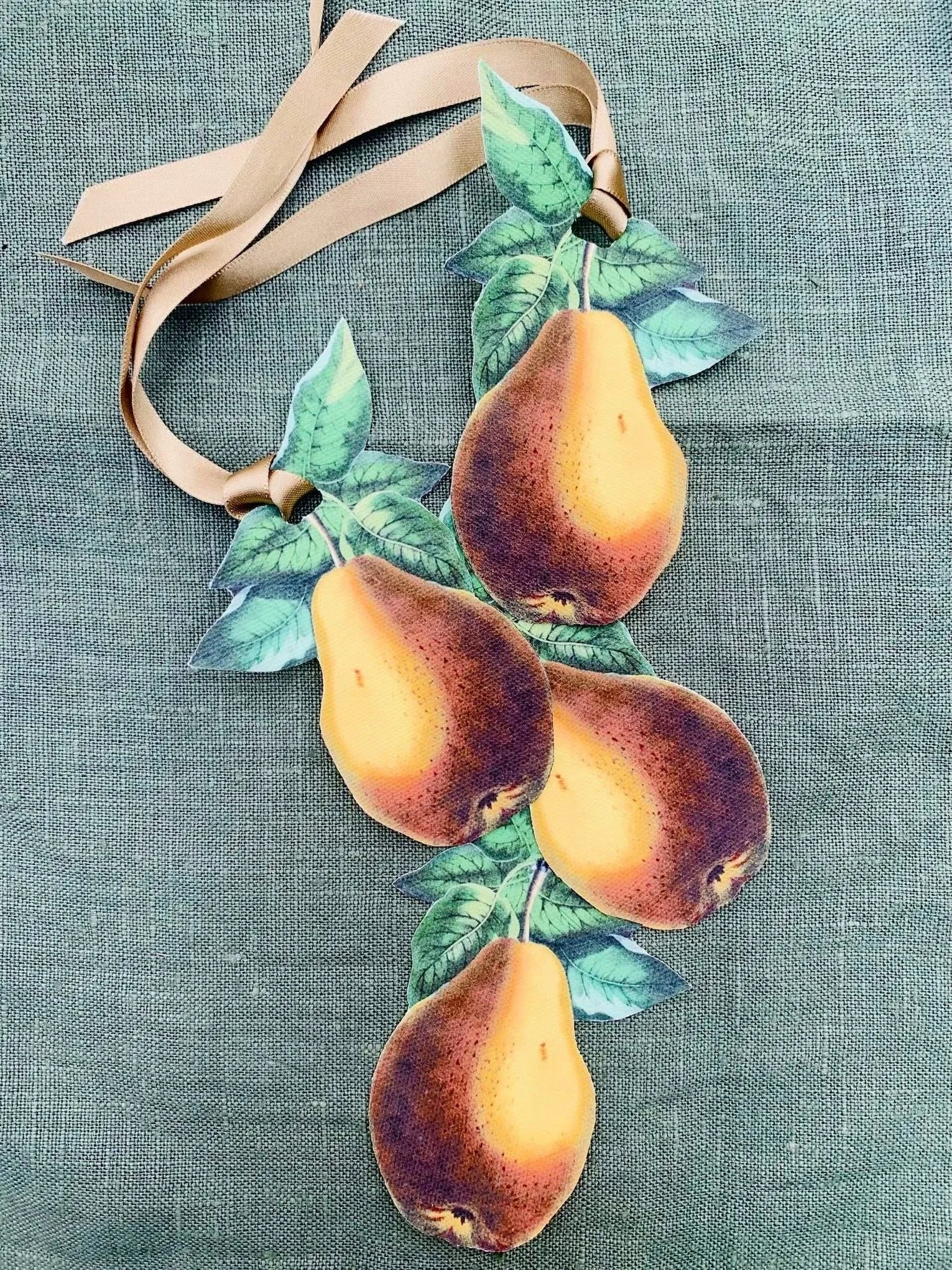 Set+of+four+pear+napkin+ties.jpg