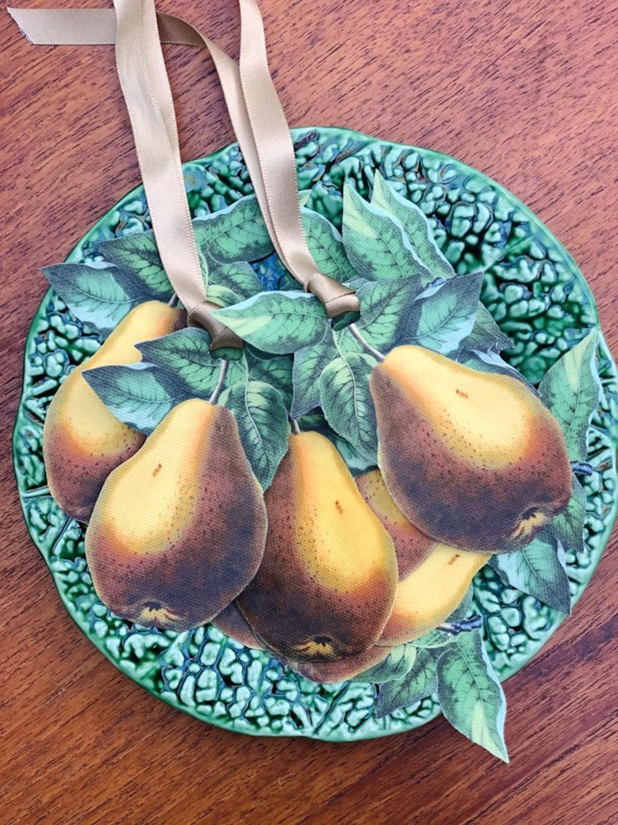 set of napkin ties with pears.jpg