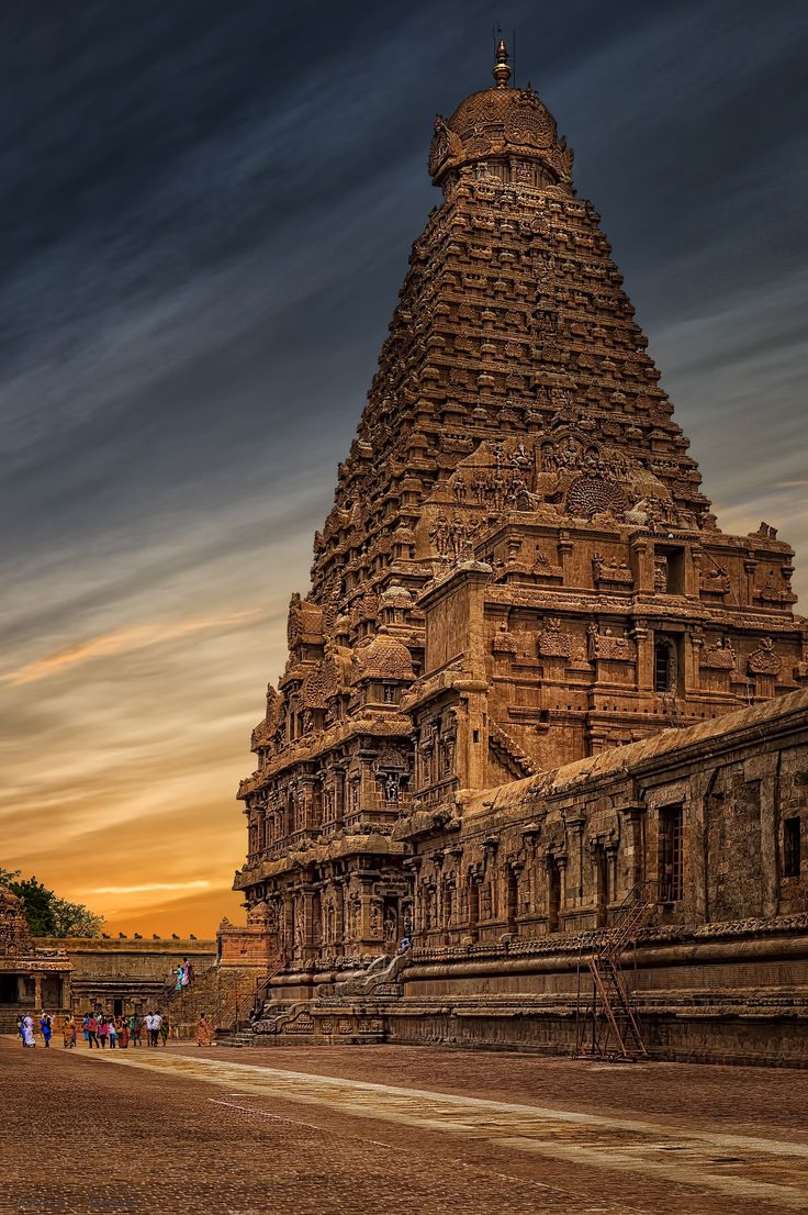  Brihadisvara Temple - Thanjavur 