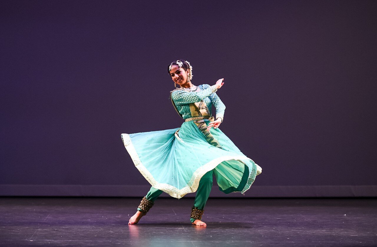 Kathak dance hi-res stock photography and images - Alamy