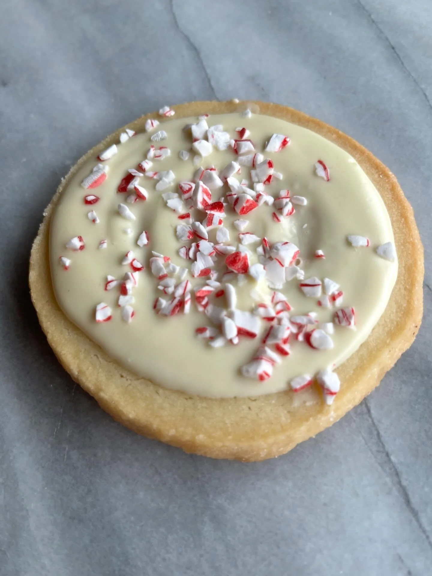 Peppermint shortbread cookies are back! Available on Saturdays or by special order! Stop in to try this seasonal special&hearts;️🤍

#bakedfresh #breadandchocolate #cookies #seasonalspecial #candycanelane