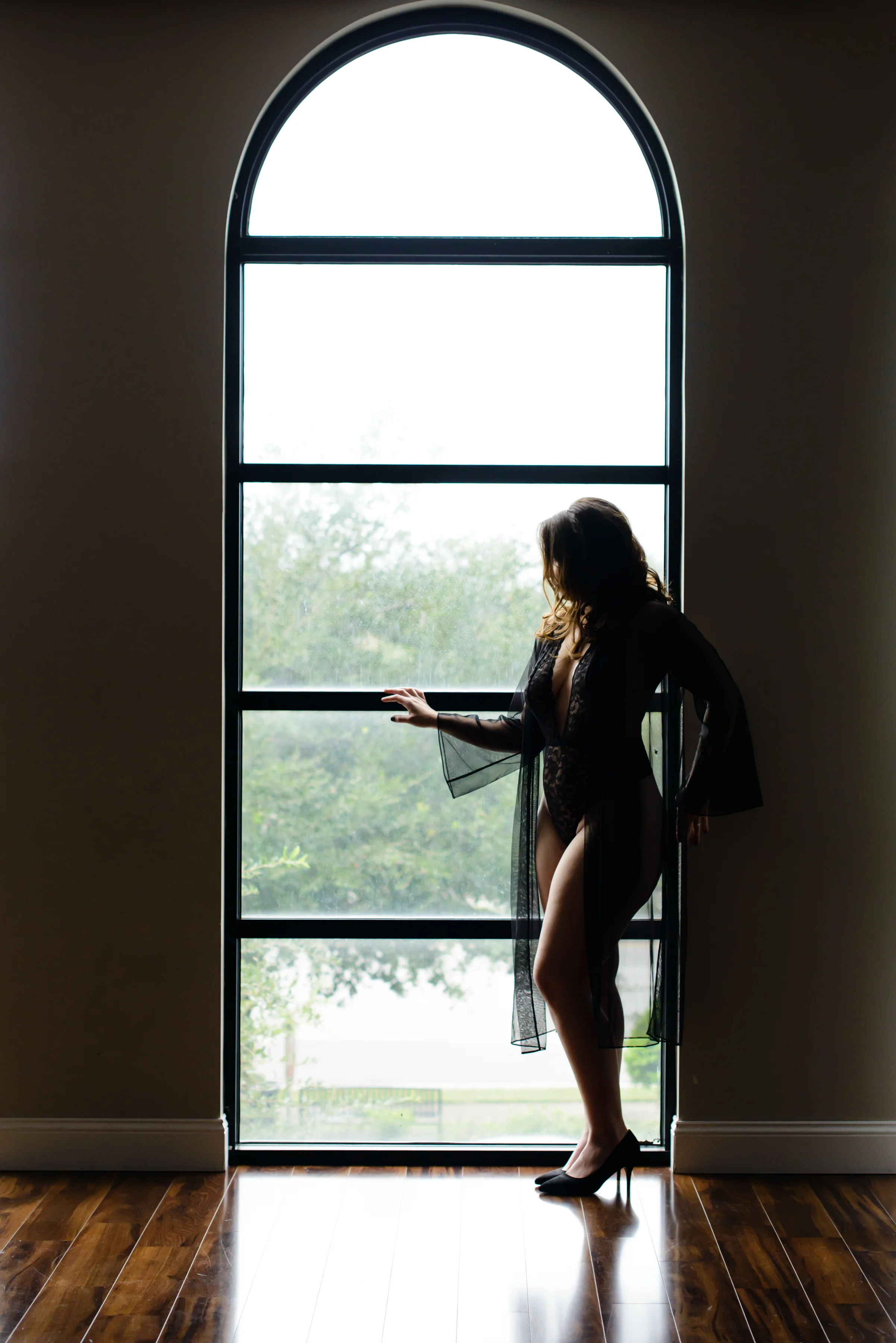 Ripped Jeans + Tied T-shirt | Orlando Boudoir Photographer