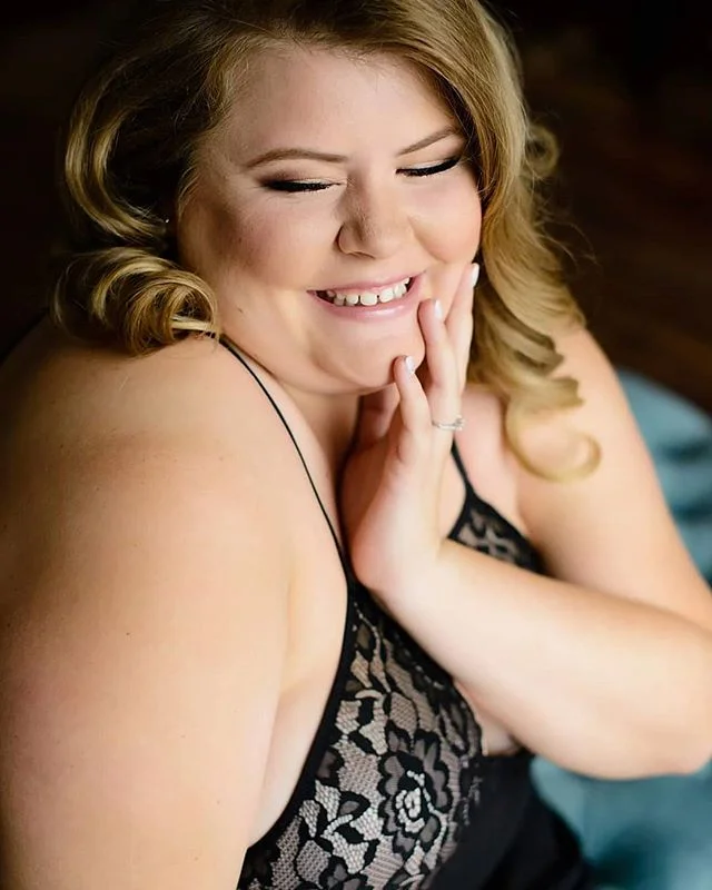 I hope you've all remembered to SMILE today! 
Double tap the photo if you're excited for the weekend!

#smile #beauty #orlandophotographer #plussize #plussizeboudoir #beautifulwomen #laugh #Orlandoboudoir #orlandoboudoirphotographer