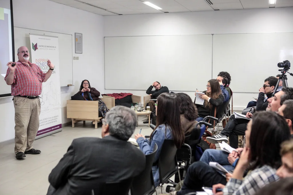 Dr. Kaufman speaking about the 4-C’s at the Pontificia Universidad Católica de Chile in Santiago.