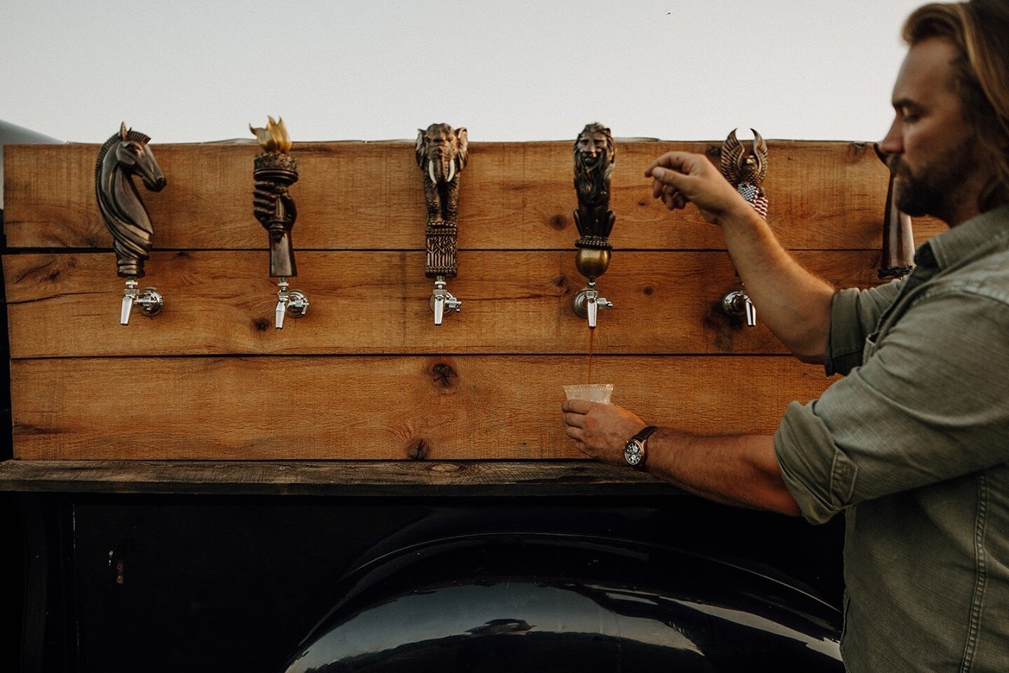 It's cliche but not all bar services are created equal. We host tastings, deliver kegs, and offer a darn good looking rig that WILL impress your guests. ⁠
⁠
@itsmelrey for the lovely photo