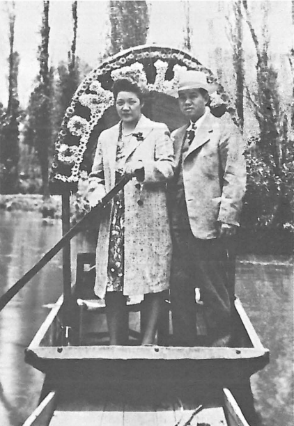 Rose and Ted Wu on vacation in the 1940s ("Who are the Chinese Texans?" by Marian L. Martinello and William T. Field Jr., 1979)