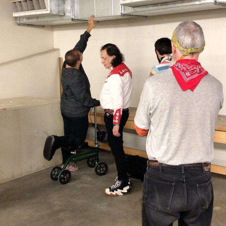 Epic Fall &lsquo;22, part 2!
@unm_art @unmsculpture 
🔥🫶🏽🍂
.
1.  @galin_dog blows minds and bodies finding resonance with heating ducts in Somatic Warmup with our MATERIAL IMPACT class
2. 3. Documentation demo and hangin with MI folx, @suazoface @