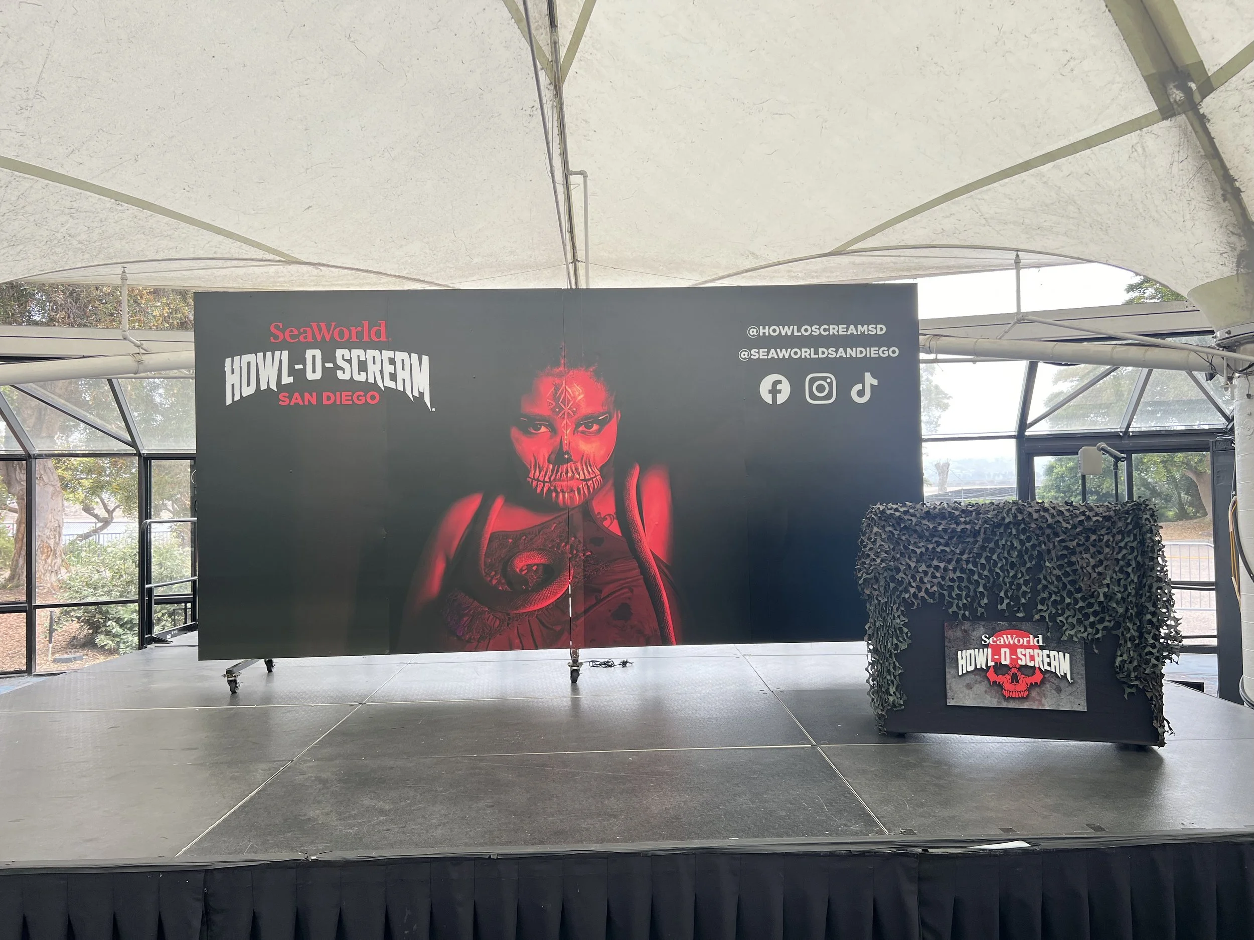 Howl-O-Scream Backdrop