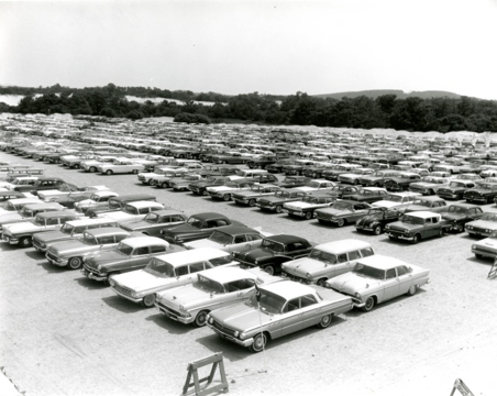  It is said that students first rode to the beach on horse-drawn barges - Whether it’s by horse, car or bus, people always find a way to get to Crane Beach! (Cars parked at the beach: 1950s) 