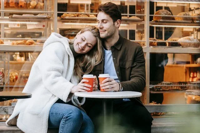  How Couples Can Navigate Holiday Overload Together