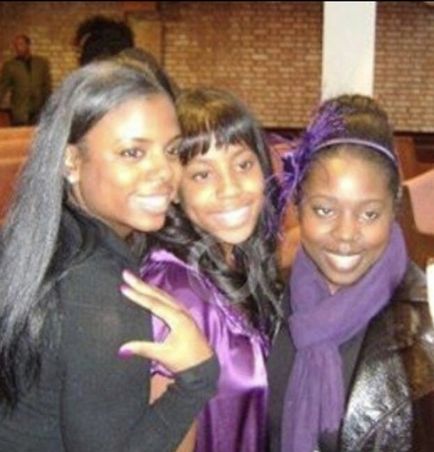 This was one of my fav headbands….purple with feathers!!! My gorgeous sisters and I with the unplanned coordination. ☺️