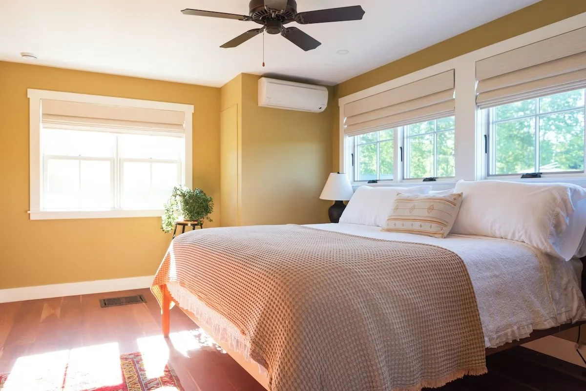 Master Bedroom / 1 King Bed