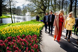 Queen Maxima and the First Lady of France Visit Keukenhof in Lisse ...