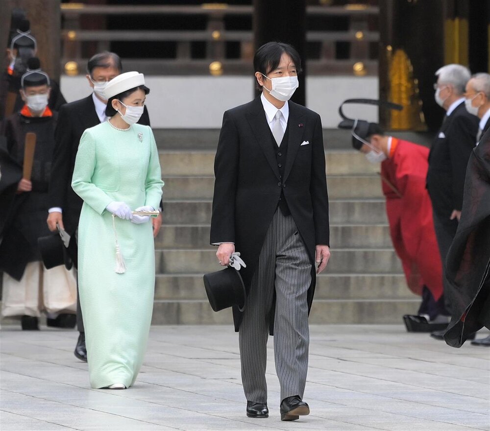 The Prince and Princess Akishino Visit Meiji Jingu — Royal Portraits ...