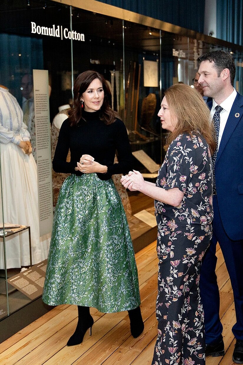 Potentiel uendelig Nerve Crown Princess Mary Attends Opening of 'Fashioned from Nature' Exhibitioin  — Royal Portraits Gallery