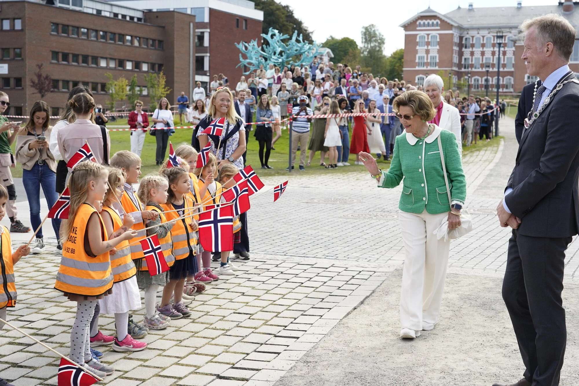 Queen Sonja Attends Opening of Veterinary Building at Campus Ås