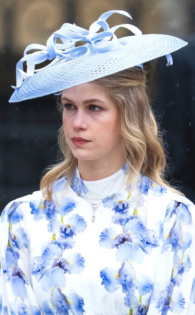 lady_louise_windsor_coronation05.jpg