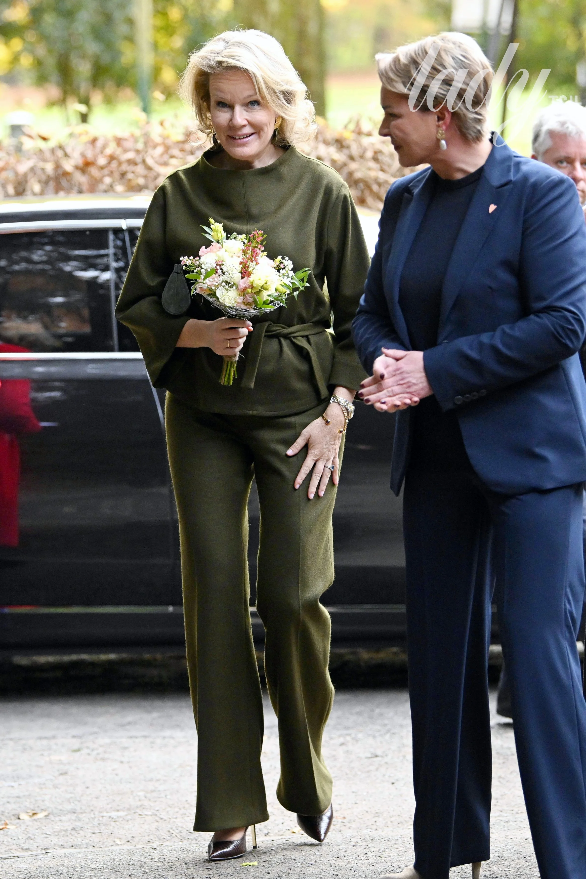 Queen Mathilde Attends Play Performance at Théâtre de Poche