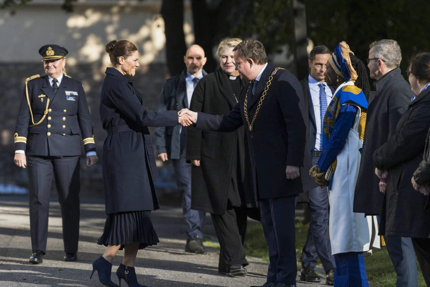 The Paradox of the Royal "Gift"