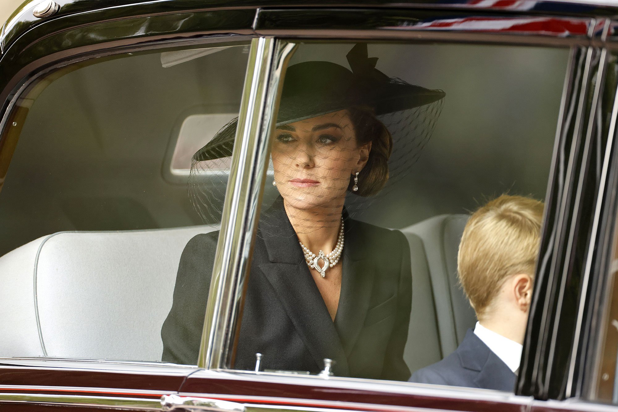 Что случилось с принцессой уэльской кейт. Кэтрин принцесса Уэльская 2022. Принцесса Уэльская Кэтрин Миддлтон. Кэтрин Уэльская в 2022. Кейт Миддлтон на похоронах королевы.