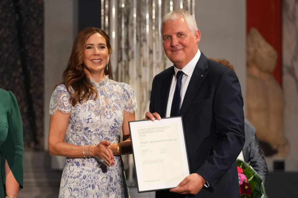 queen-mary-presents-carlsberg-foundation-s-research-awards-2024-royal