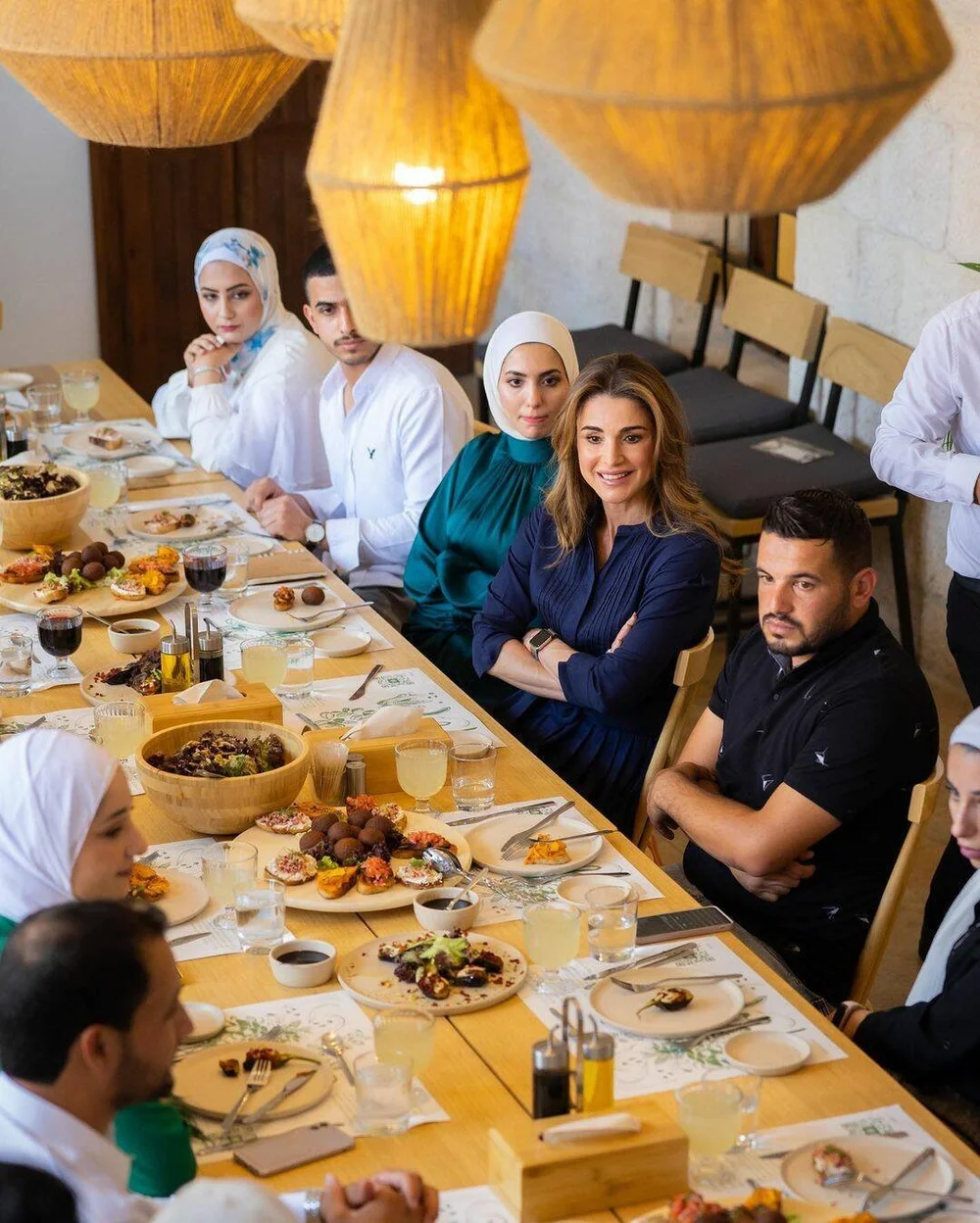 Queen Rania Meets with Members of Shabab42 Foundation — Royal Portraits ...