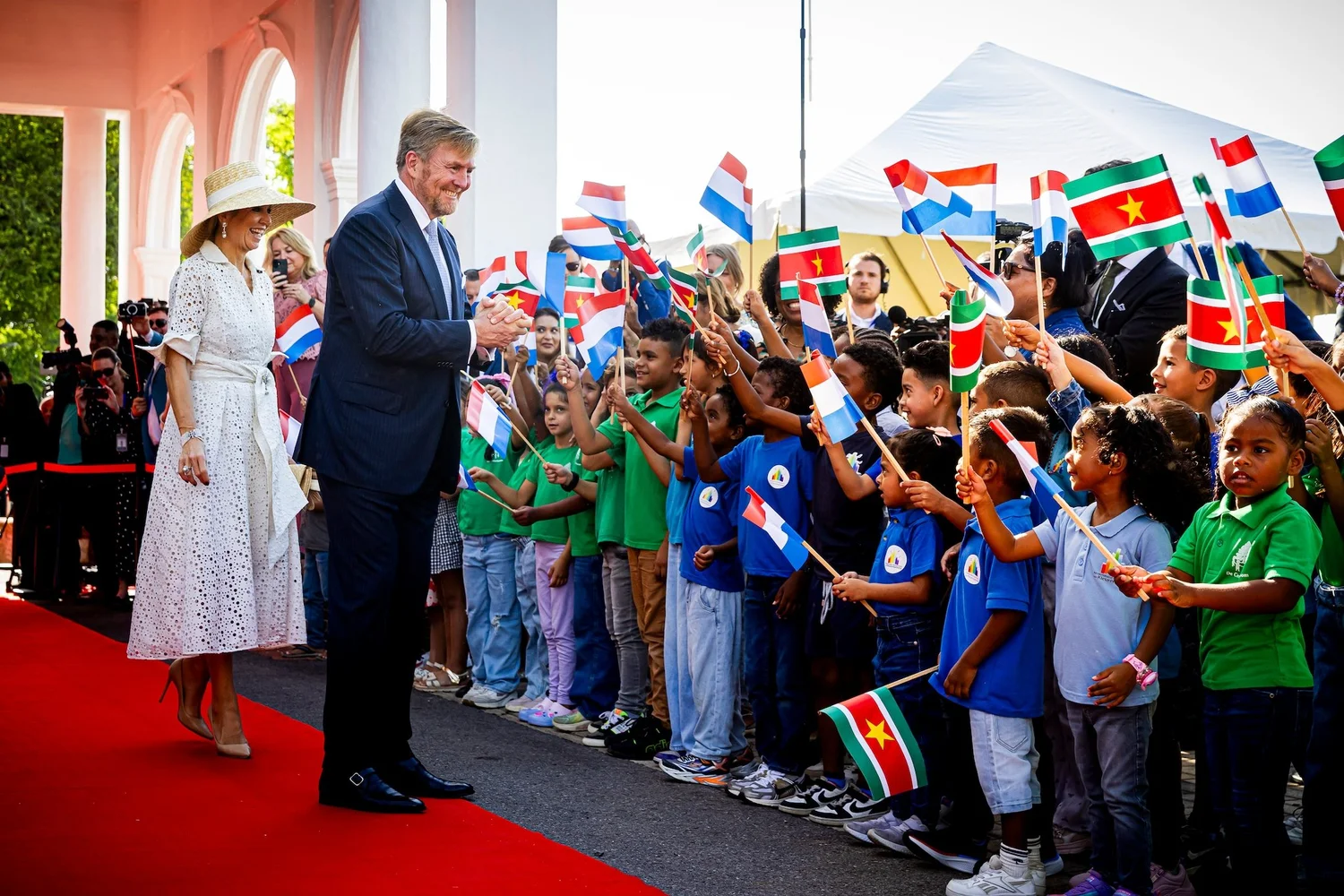 staatsbezoek-suriname-maxima-look-paramaribo.jpeg?format=1500w