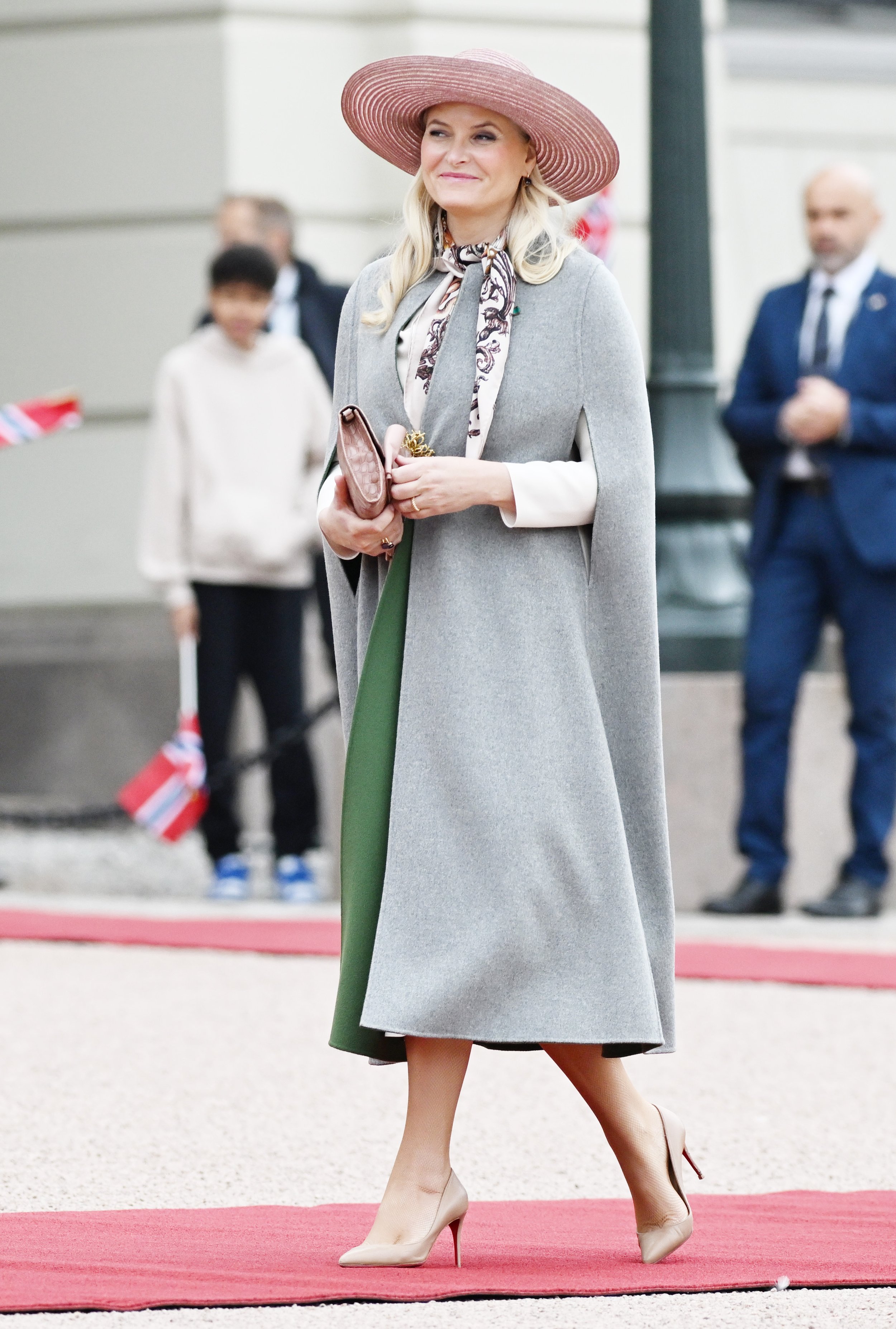 queen-sonja-and-crown-princess-mette-marit-welcome-the-president-of