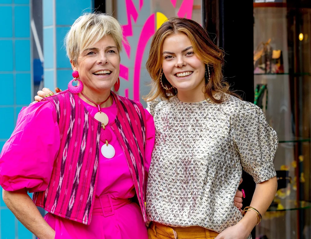 Princess Laurentien and Countess Eloise Visit Vintage Clothing Store My ...
