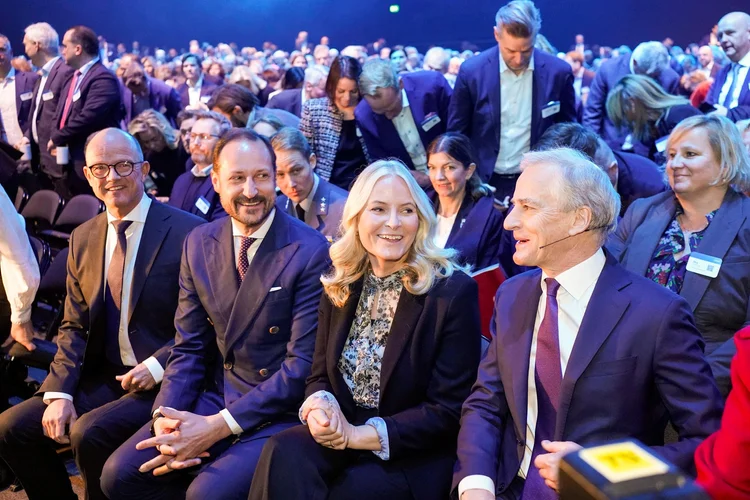 crown-princess-mette-marit-visits-vahl-school-royal-portraits-gallery