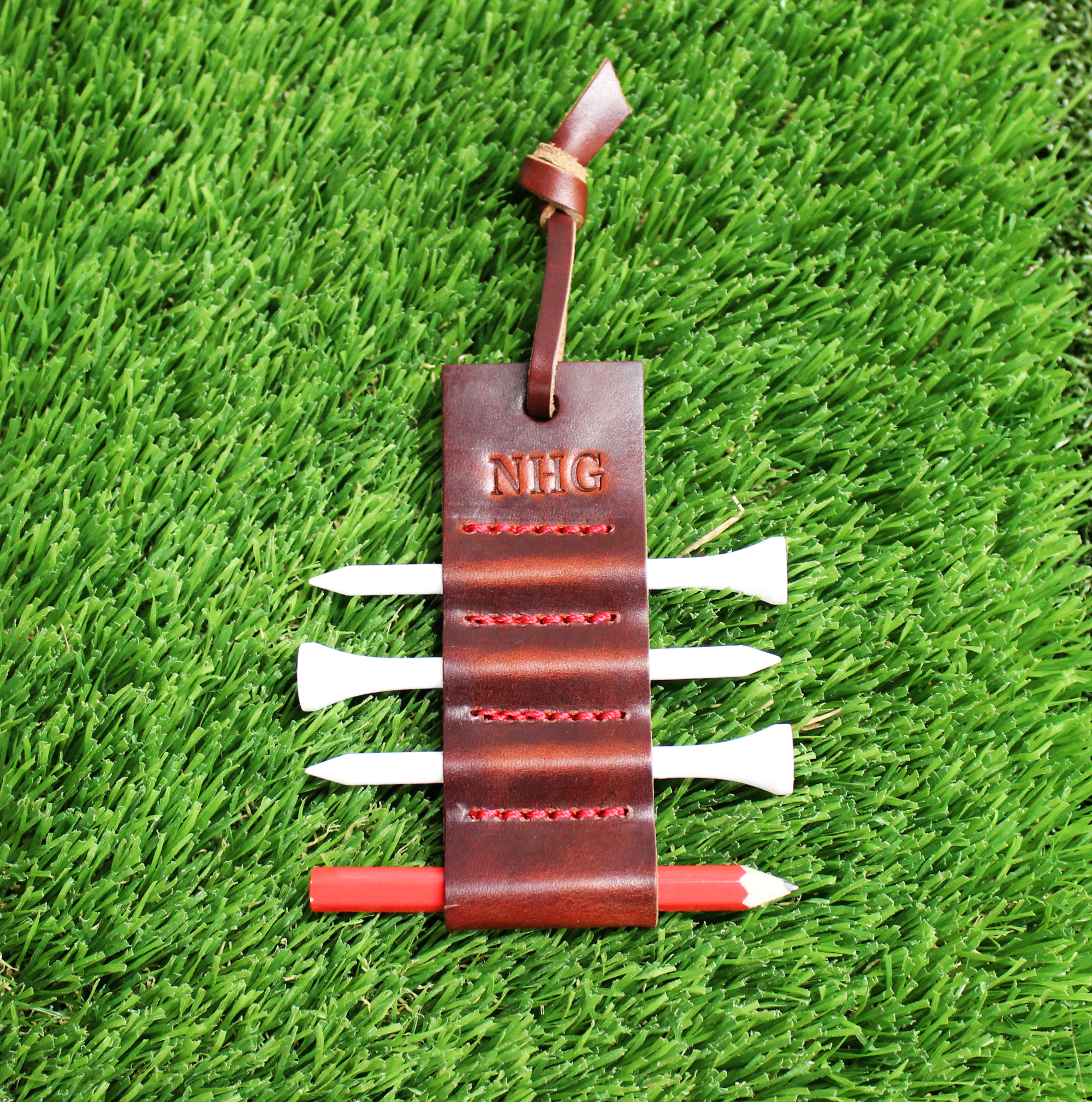 2-leather-golf-tee-holder-bag-tag-personalized-gift.png