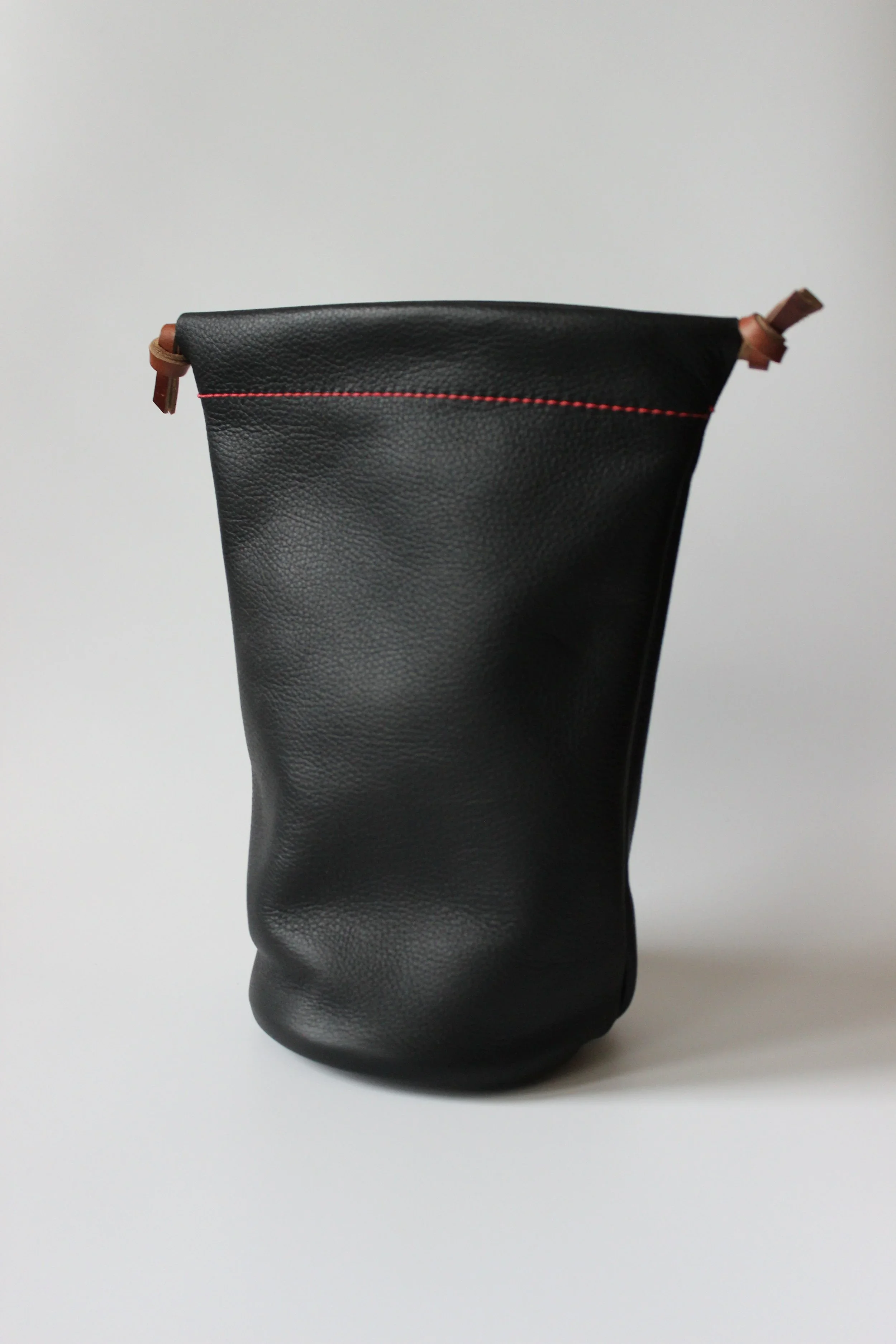 1-leather-golf-shag-bag.webp