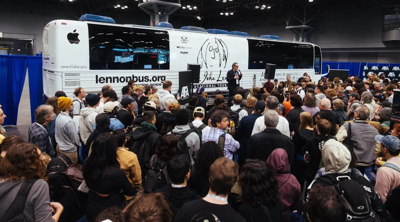 John Lennon Bus