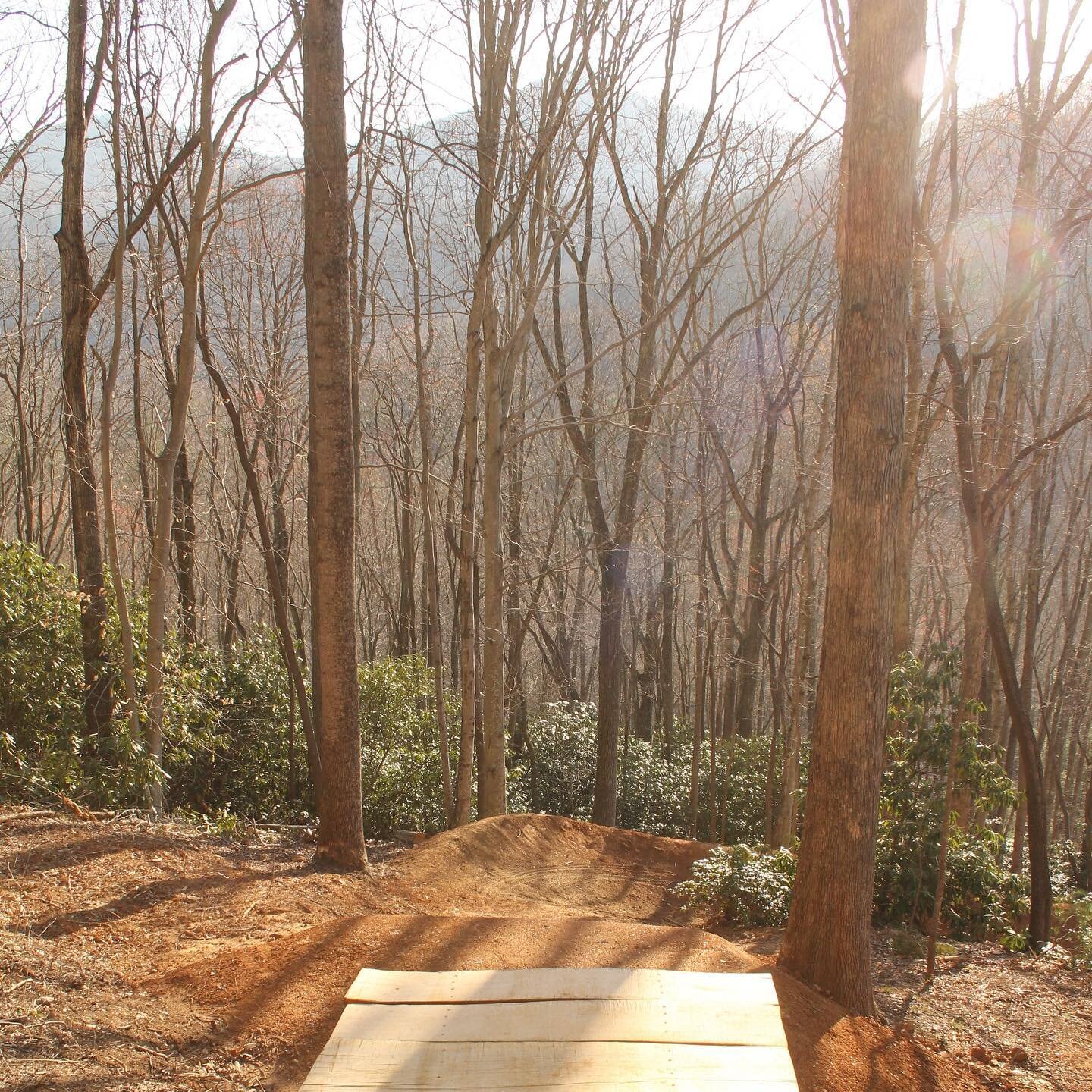 Dropping into the week like...
#elevatedtraildesign #localbusiness #828isgreat #protrailbuilder #trailbuilding #locust #whiteoak #alaskanmill #ms880 #bikepark #kidsonbikes #privatebikepark #ashevilletrailbuilders #moretrailsclosetohome #asheville #mo