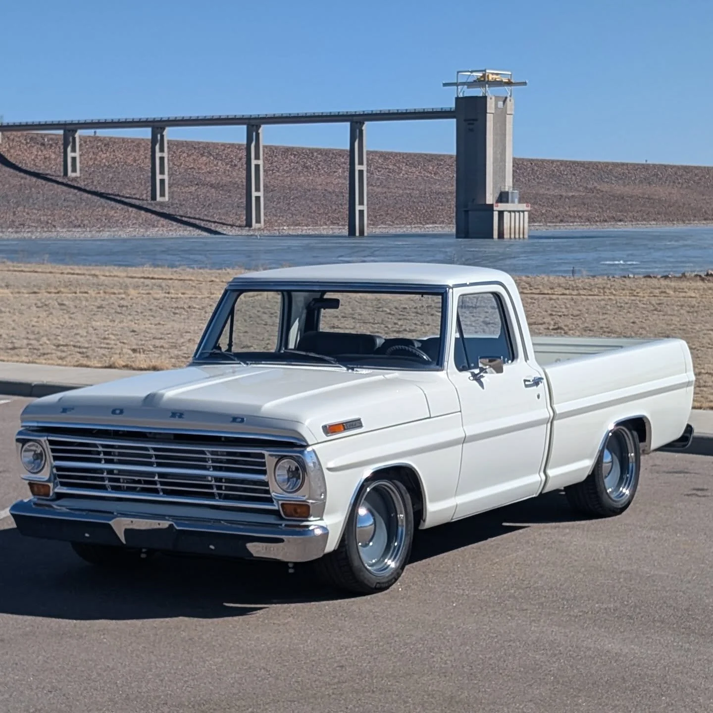 A couple glamour shots from yesterday's test drive.  This thing is 🔥🔥🔥

#classicstyle #modernperformance #builttodrive #wellsortedautomotive 

#bumpside #bumpsideford #fordtruck #fordbumpside #classictruck #trucklife