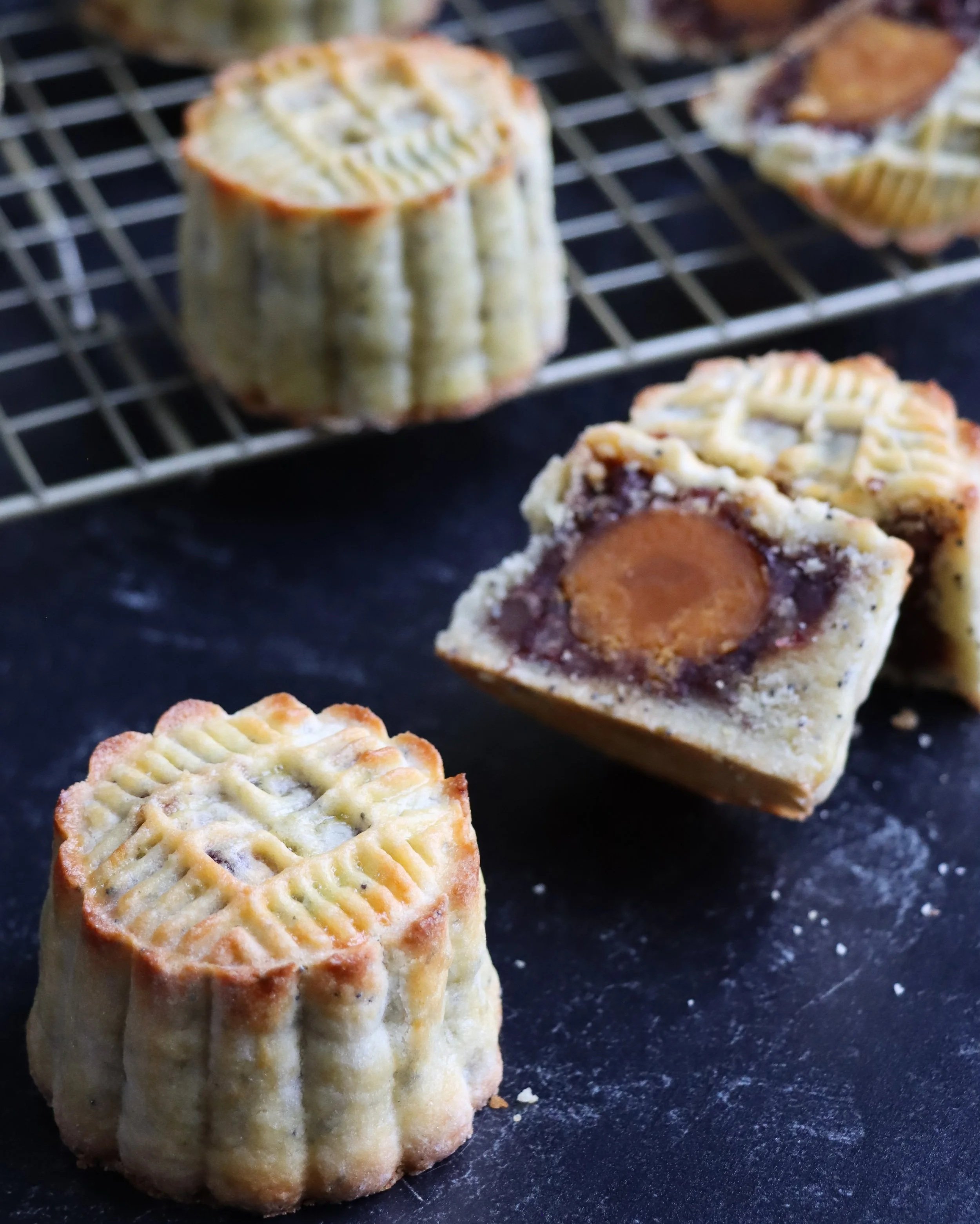Red Bean Poppy Seed Mooncake 紅豆罌粟籽月餅
