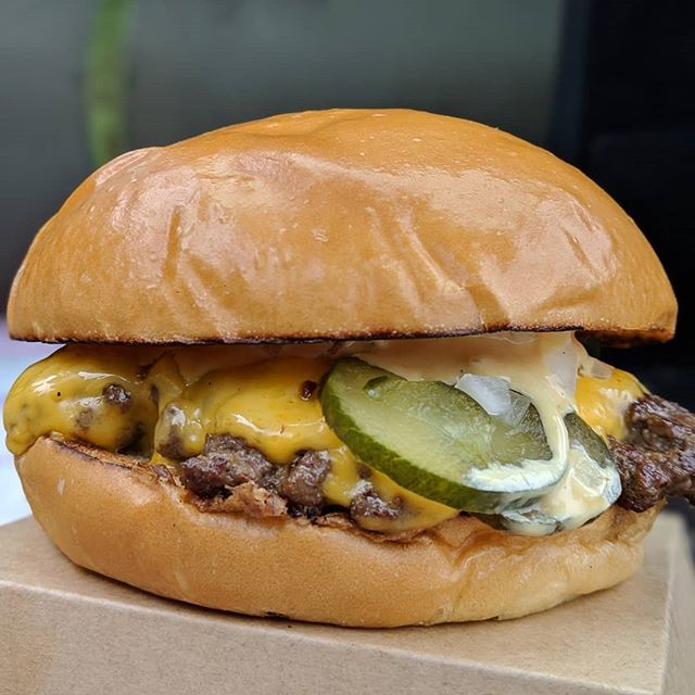 Final few hours of our massive $5 Cheeseburger promo with @theburgercollectiveapp 🍔🍔🍔
.
How fortunate that we also reached 10k friends and followers on a day where we celebrate burgers and the burger community! Thanks so much Penrith! #rifftillwed