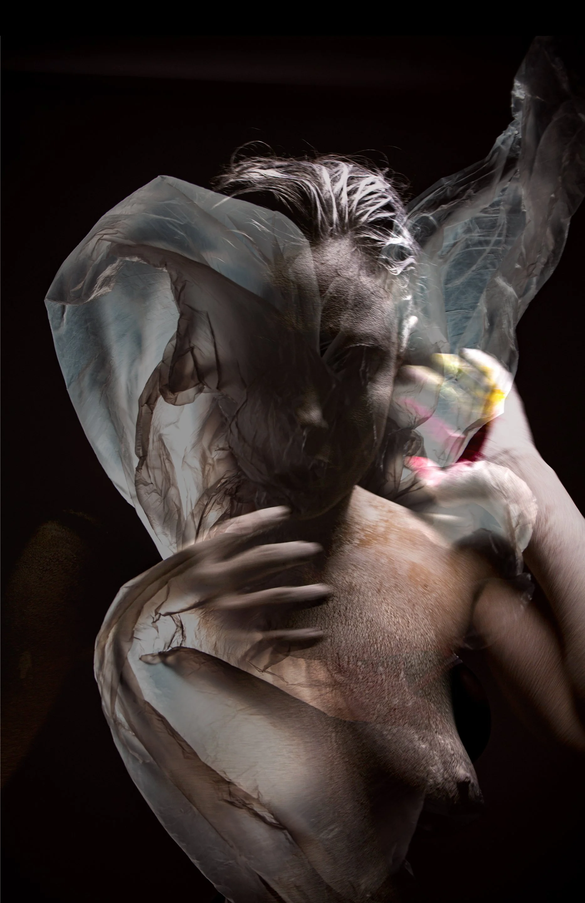 Photographie conceptuelle et artistique en studio. Projet visuel sur-mesure par un photographe créatif.