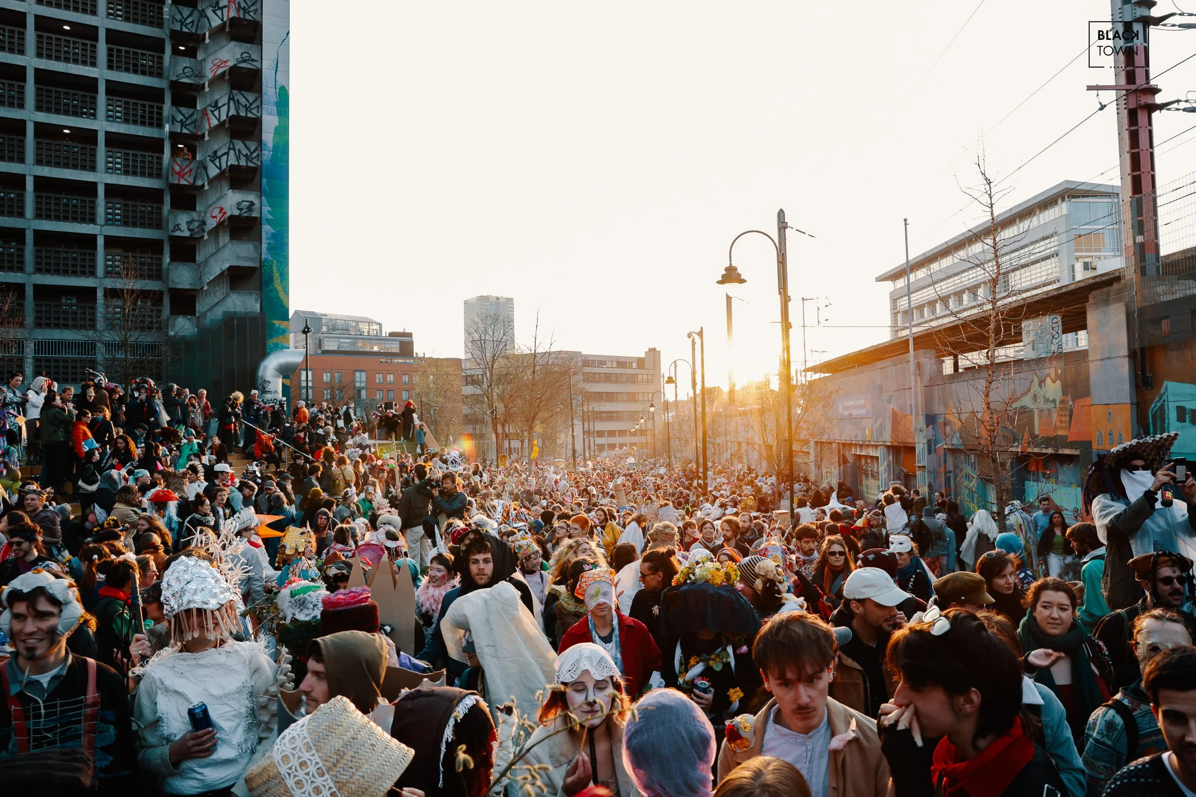 Carnaval Sauvage des Marolles 2026 : Au cœur du chaos bruxellois par Blacktown Studio