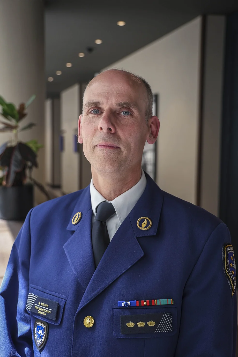 Shooting photo LinkedIn et portrait officiel en studio à Bruxelles. Photo de profil professionnelle pour booster le personal branding et l'image de marque