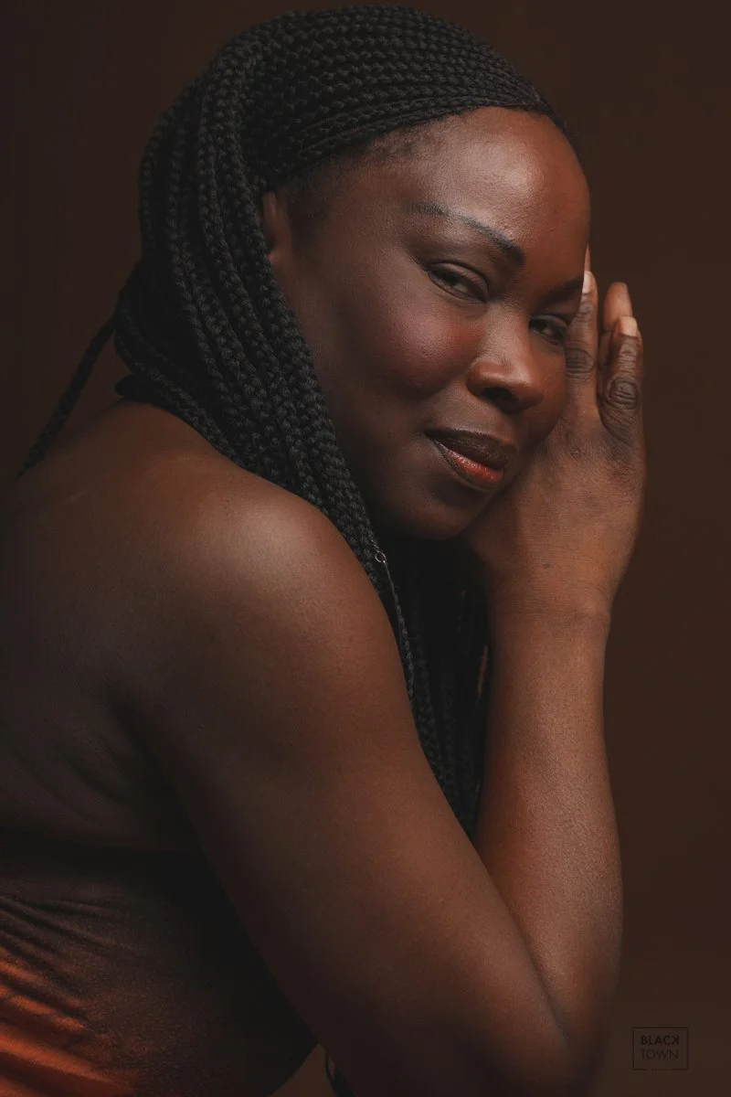 Photographe portrait artistique et book comédien à Bruxelles. Shooting studio lumière cinématique