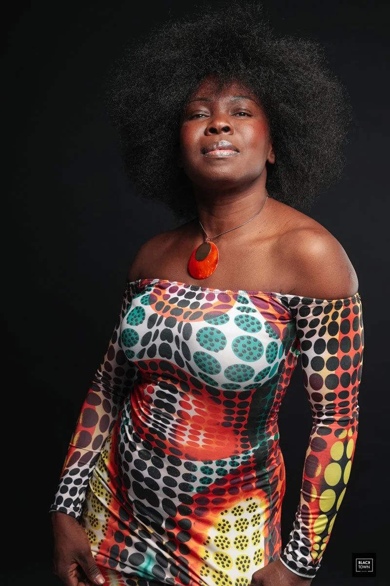 Portrait artistique en studio d'une femme réalisé à Bruxelles par Blacktown Studio.