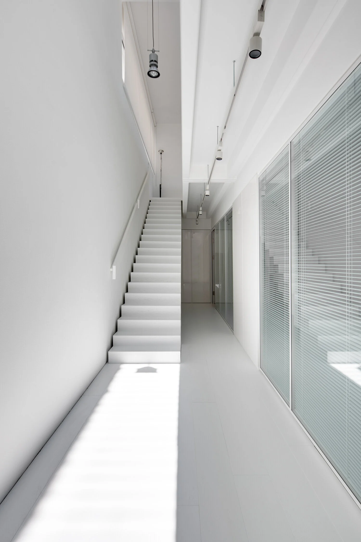 housewhite_08.jpg