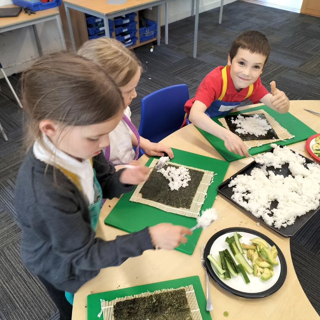 Trying new flavours and perfecting those knife skills in our sushi &amp; stir fry Cook Club session this week at Dunbar Primary School. Love the carrot badge that someone made me before the class!