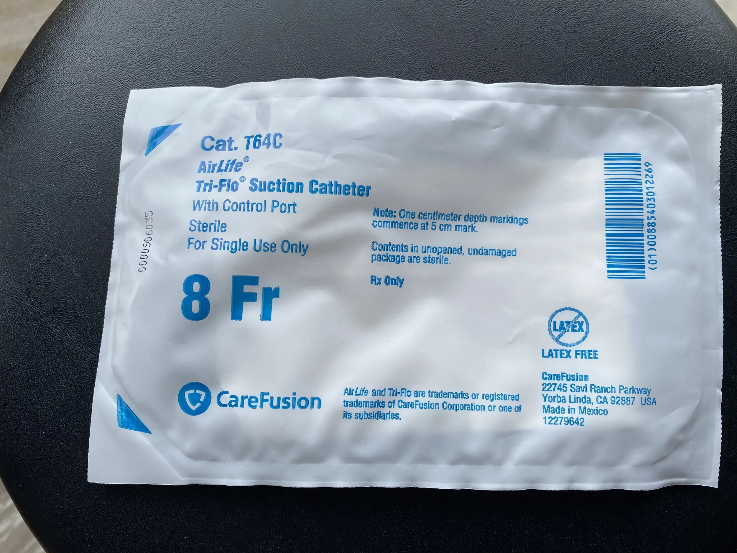 AirLife Tri-Flo Suction Catheter with Control Port 8 Fr.JPG