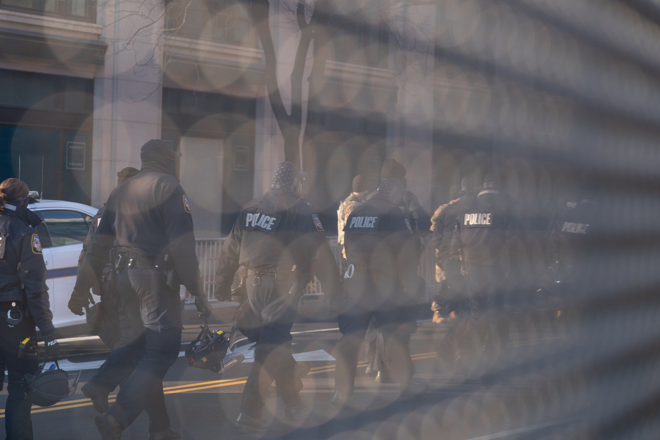  After the violent January 6th attacks, more than 20,000 armed National Guard join police forces, the FBI and the secret service to secure the nation's capitol for the Biden-Harris inauguration. Washington, D.C., 20 January 2021 